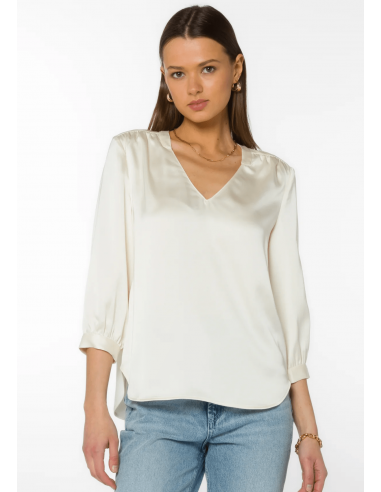 Robyn 3/4 Sleeve V-Neck, Shirred Shoulder Top Toutes les collections ici